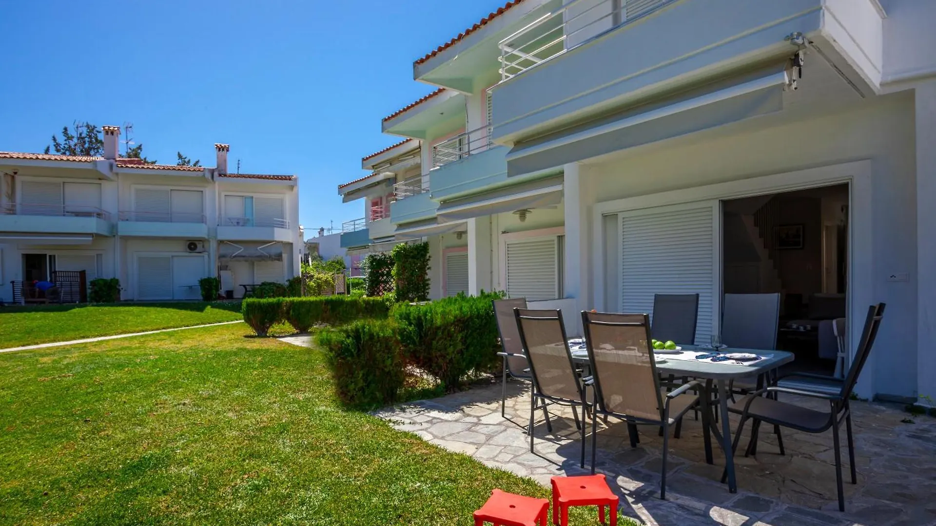 Serenity Seafront Garden Villa Pefkochori