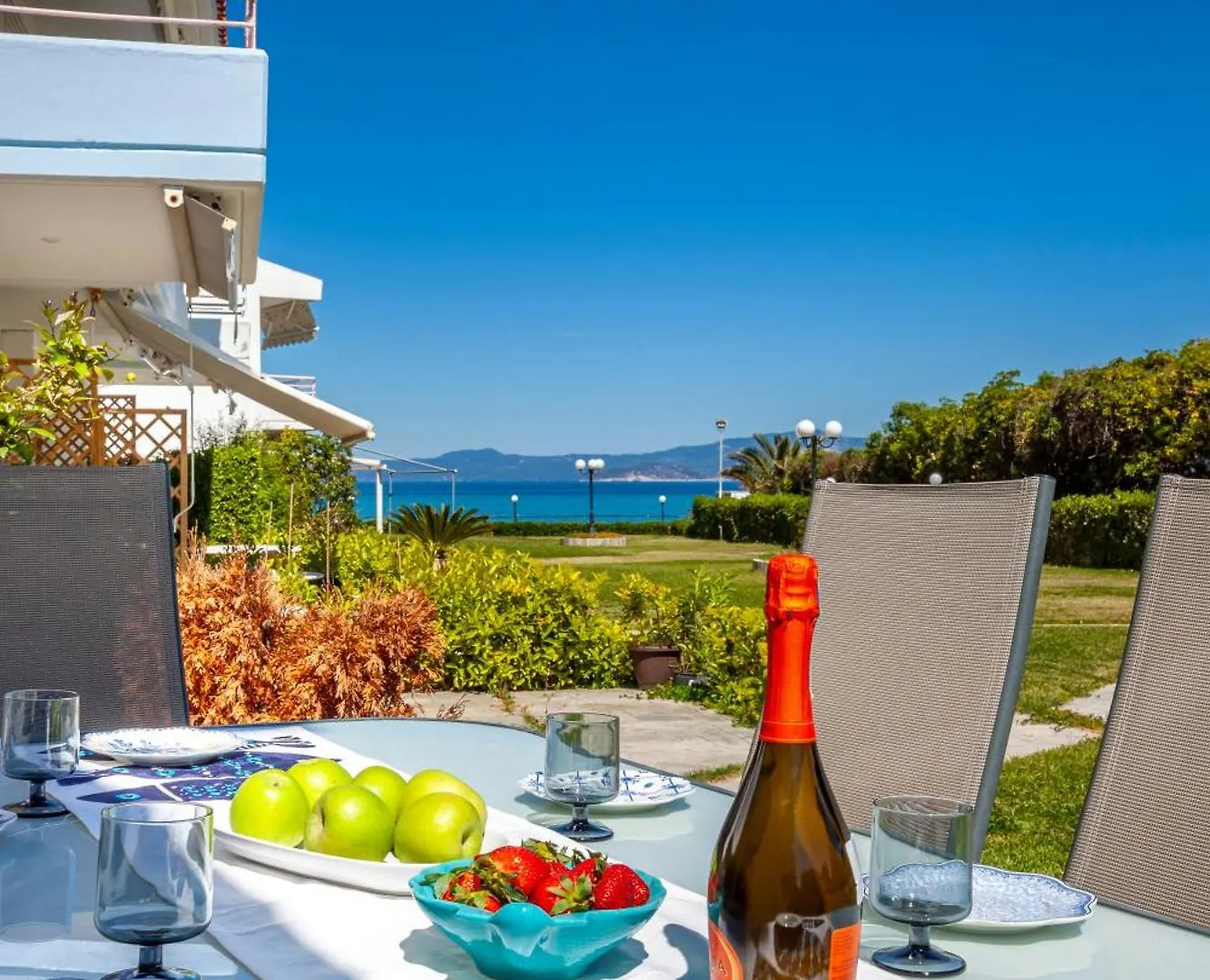 Serenity Seafront Garden Villa Pefkochori